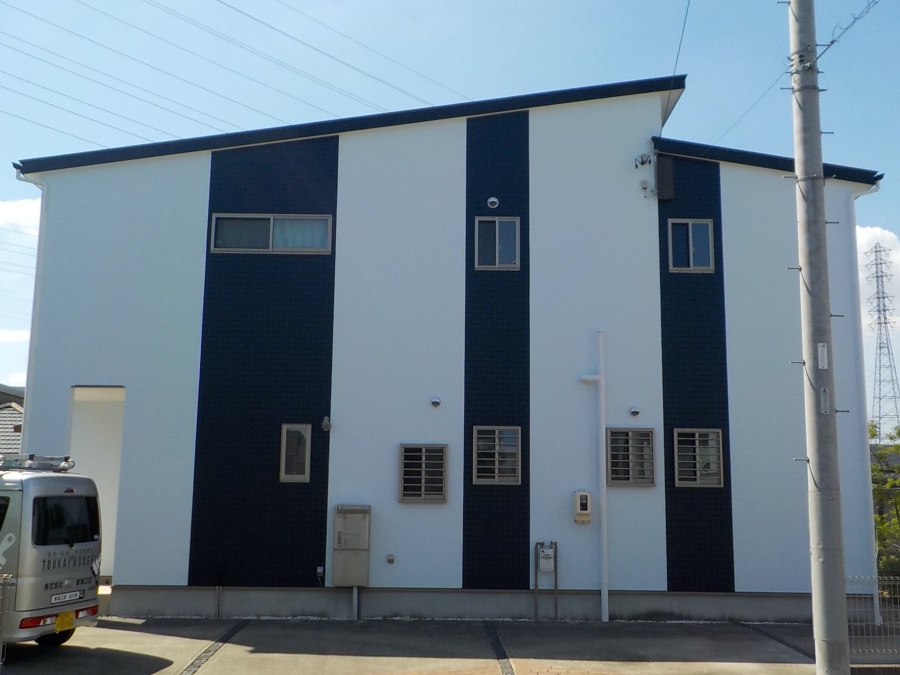 ネイビーのアクセントが映える！外壁塗装と屋根塗装｜名古屋市緑区