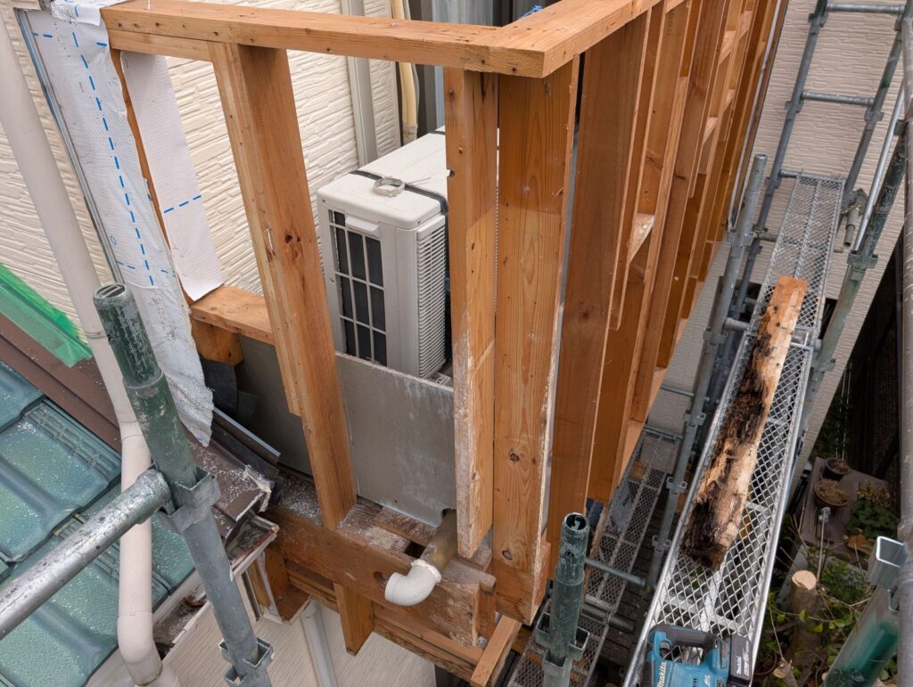 ベランダ壁サイディング解体