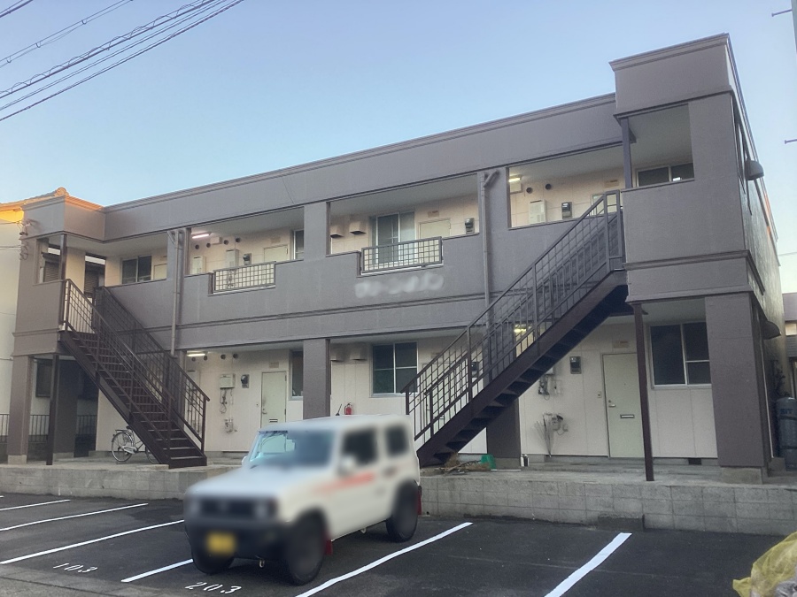 立体感が際立つモダンに塗り分けたアパート屋根塗装・外壁塗装｜名古屋市緑区