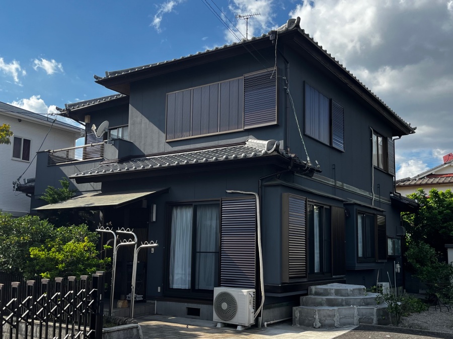 瓦屋根の漆喰修理と外壁塗装でシックな色へ大変身！東海市
