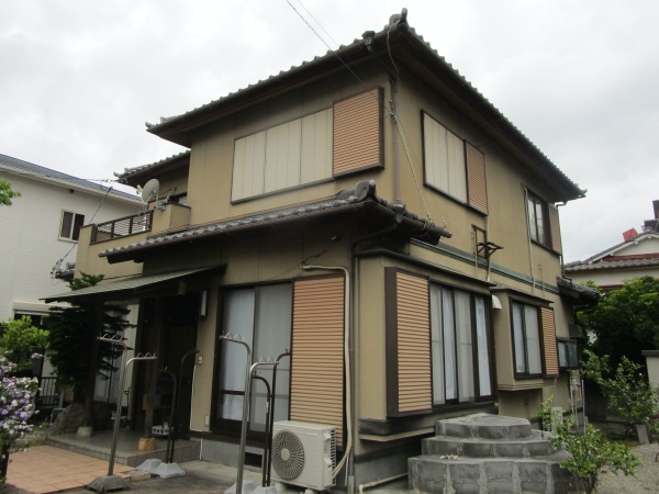 瓦屋根の漆喰修理と外壁塗装でシックな色へ大変身！東海市