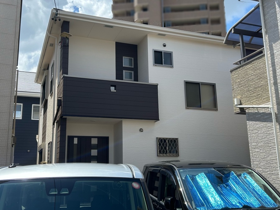 新築同様の仕上がり！白×ダークブラウンの外壁・屋根塗装｜日進市