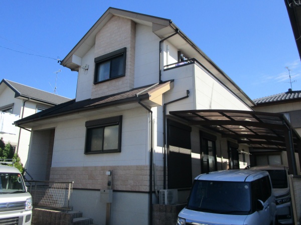 ベランダ壁と屋根の色を変更！お家の美観と寿命を延ばす屋根・外壁塗装｜東郷町