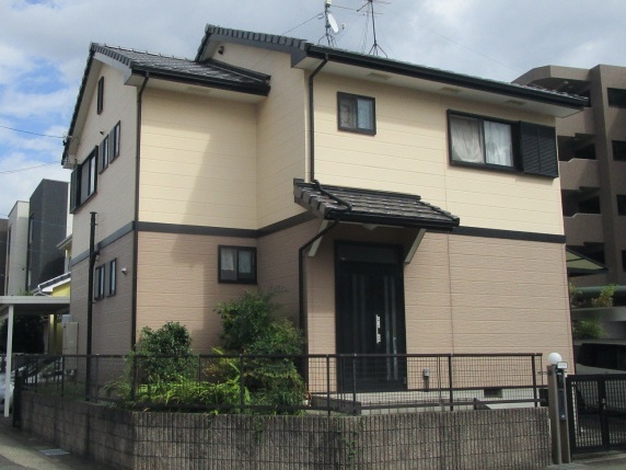 元の色イメージを崩さず新築同様に！ツートン外壁塗装と防水工事｜名古屋市名東区