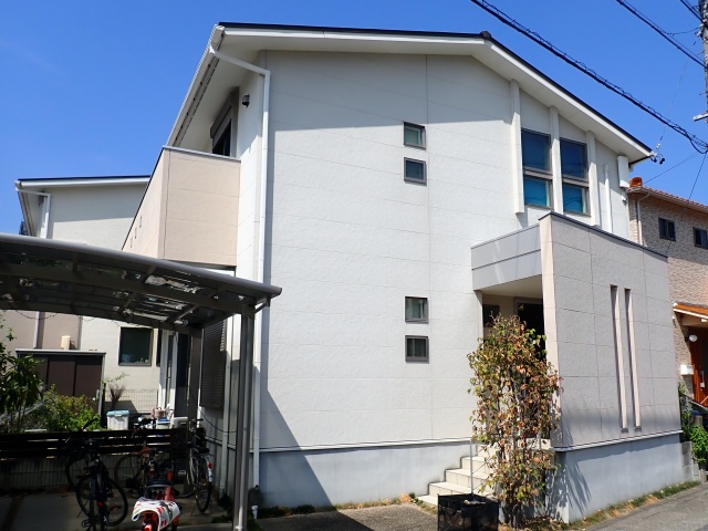 アクセント壁の色変え！玉善の家をシックでかっこよく塗り替え｜名古屋市天白区