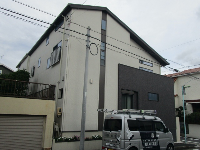 白と濃茶のコントラストが美しいモダン外壁塗装と屋根塗装｜名古屋市瑞穂区