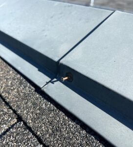屋根板金　釘抜け補修
