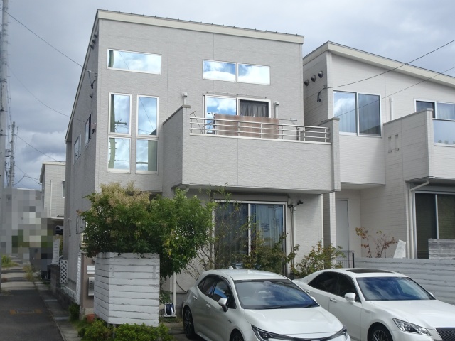 温かみのある白の美しさがよみがえる外壁塗り替え｜名古屋市名東区